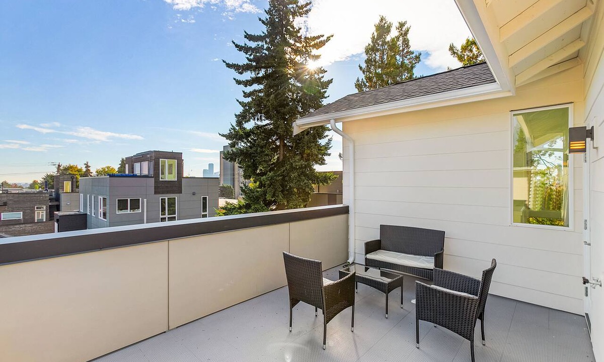 Capitol Hill Apartment | Meleys Crimson Keep Driftmarks Suite