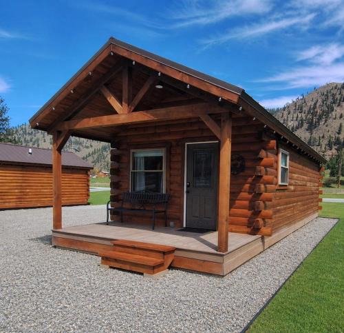 Superior House | Micham's Clark Fork River Retreat - River Front, Mountain View, Fire Pit - Cabin 3