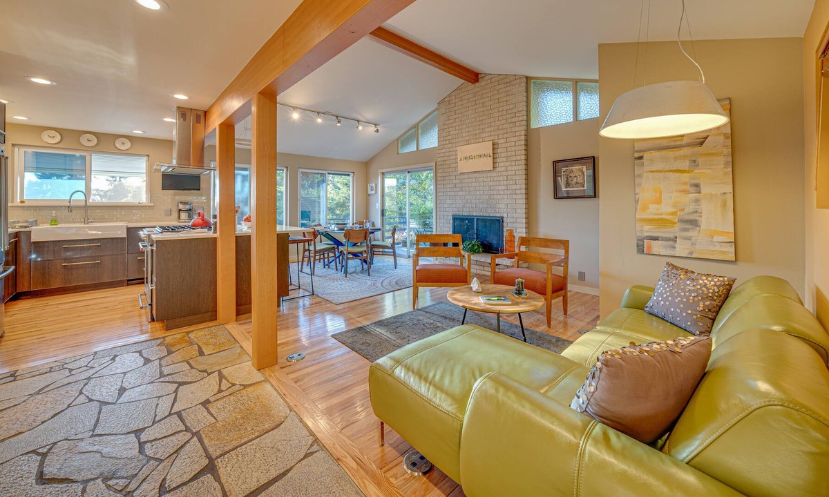 Burien House | ⭐ Mid-Century Gem Nr Hiking, Beach, Airport, City