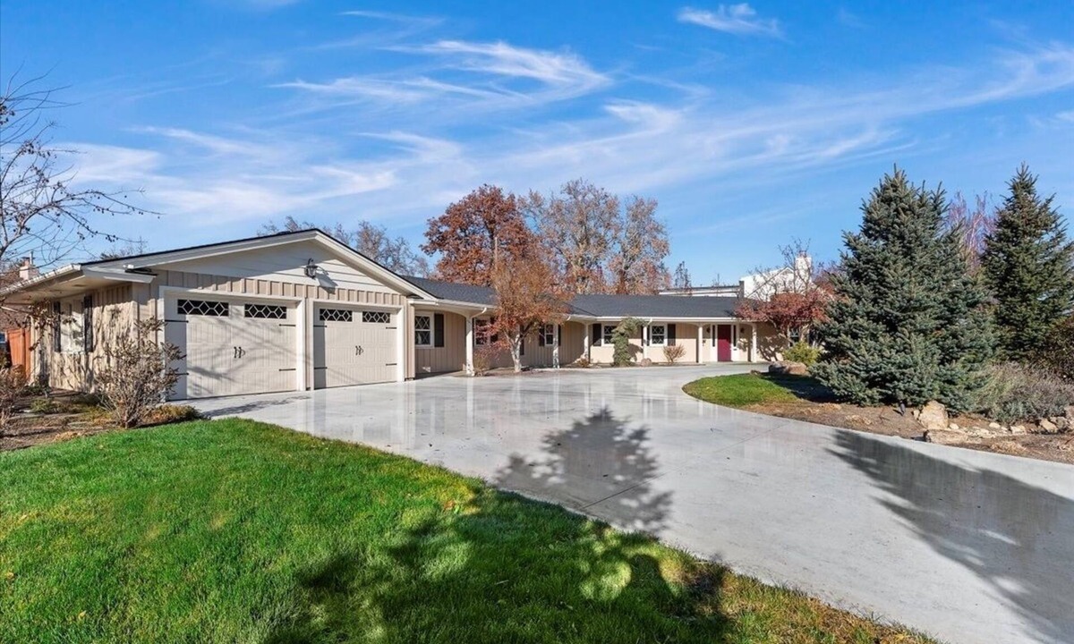 Central Rim House | Mid-Century Modern House, Boise Central Rim, Walk/Bike Downtown & Parks