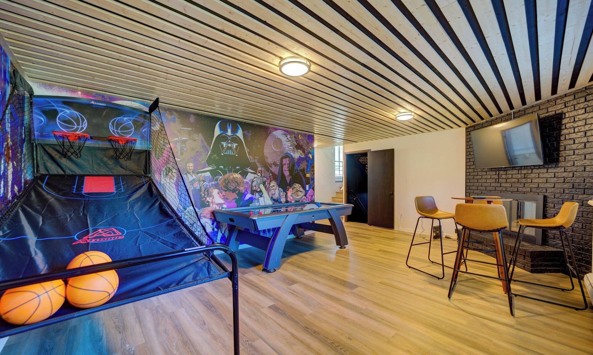 Beachwood-Bluffton House | Mid-Century Modern with a "Star Wars" Twist