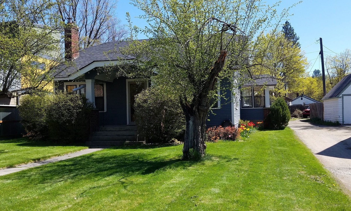 Garden District House | Mid town/downtown Bungalow. Fully furnished. great location to lake and shops