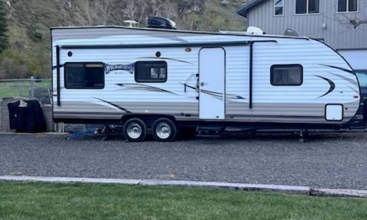 Riggins House | Midsize Camper Sleeps 4 cornhole Backyard Parking A/C