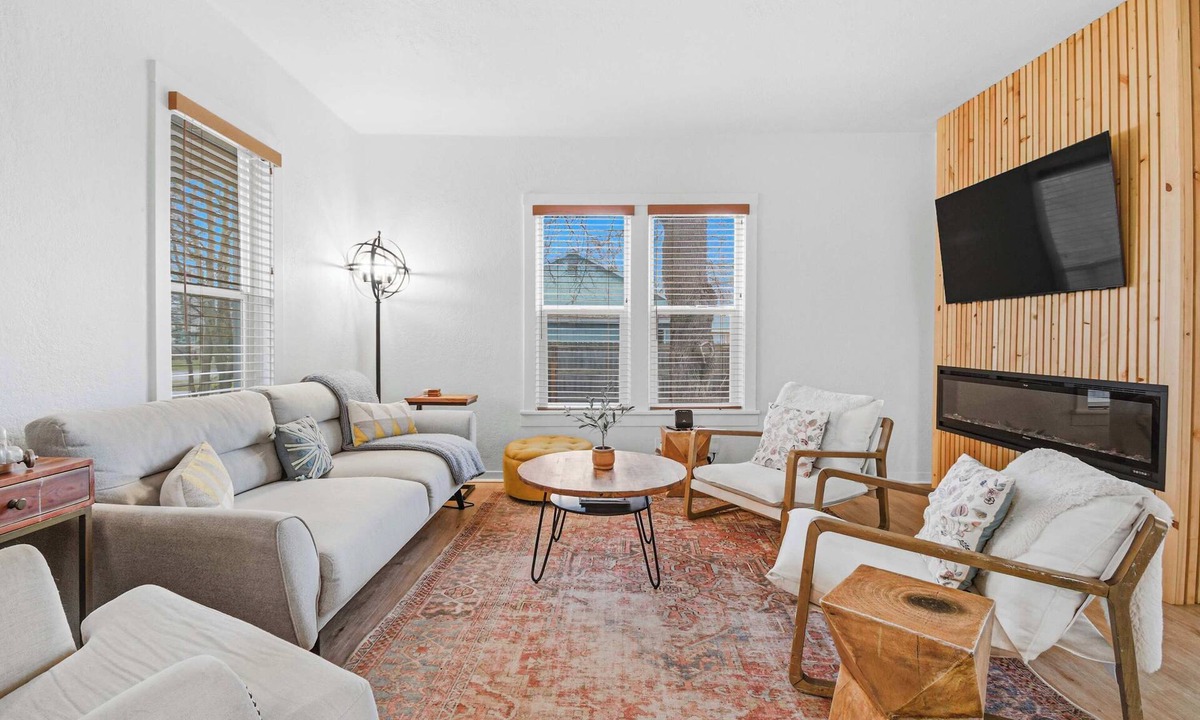 Coeur d'Alene House | Midtown CDA Pup Paradise with Large Fenced Yard
