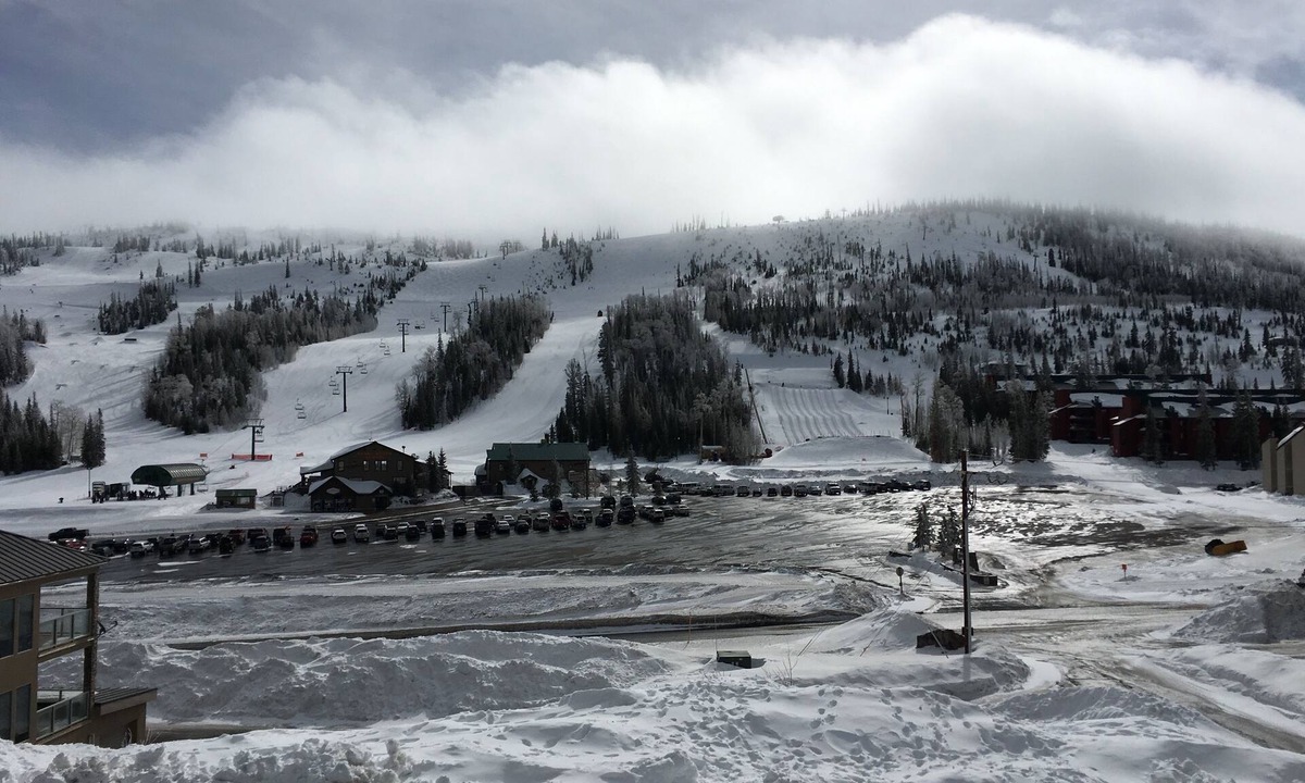 Brian Head Condo | Million Dollar View, steps to slopes!