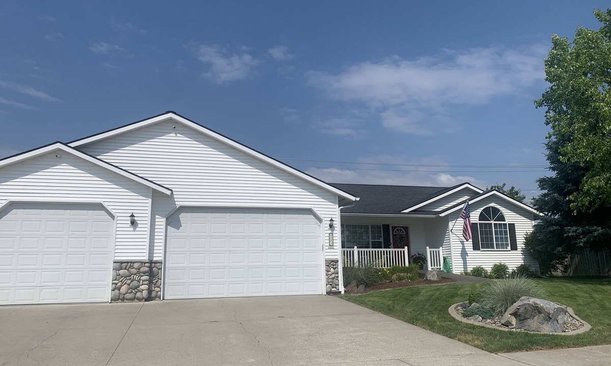 Coeur d'Alene House | Minutes to CDA! Weekend Get Away! Charming updated Rancher.