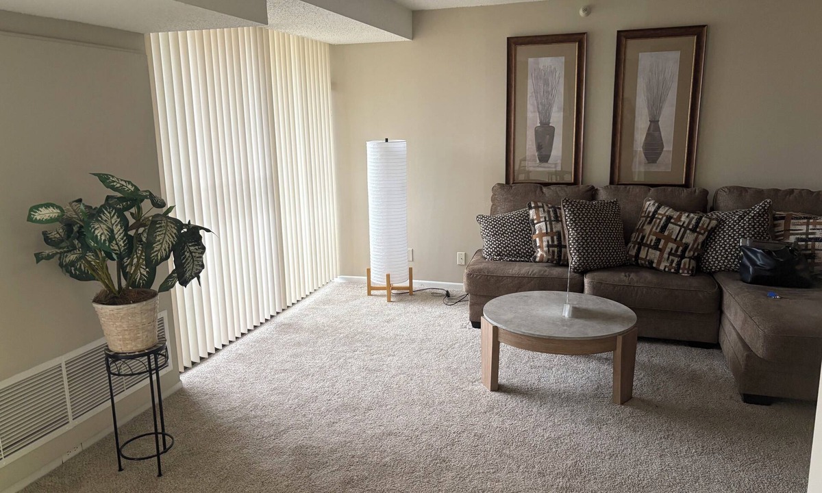 Downtown Cincinnati Apartment | Modern 1BR Riverfront Apartment near Reds Stadium w/Pool, Gym & Rooftop Deck