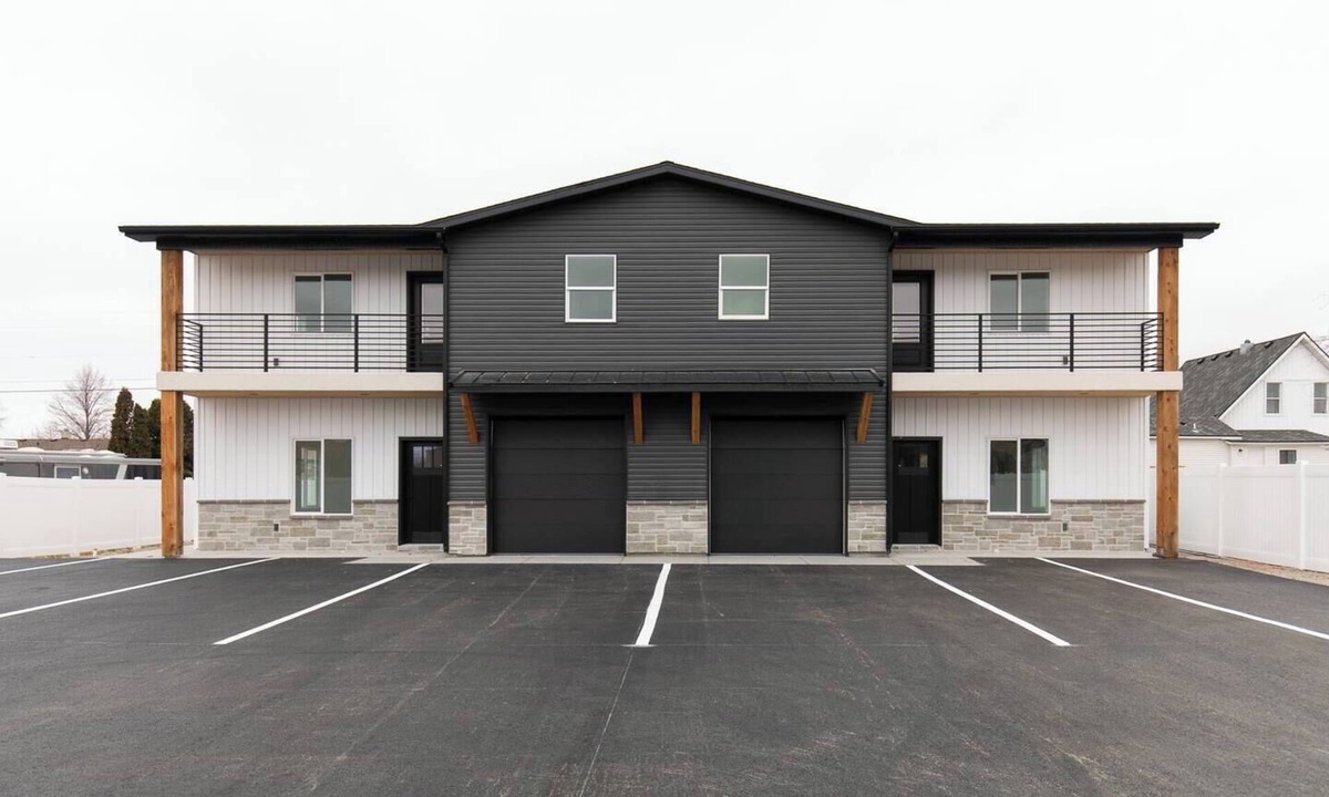 Shelley Apartment | Modern 3-Bedroom Townhouse in the Heart of Shelley - Unit 2
