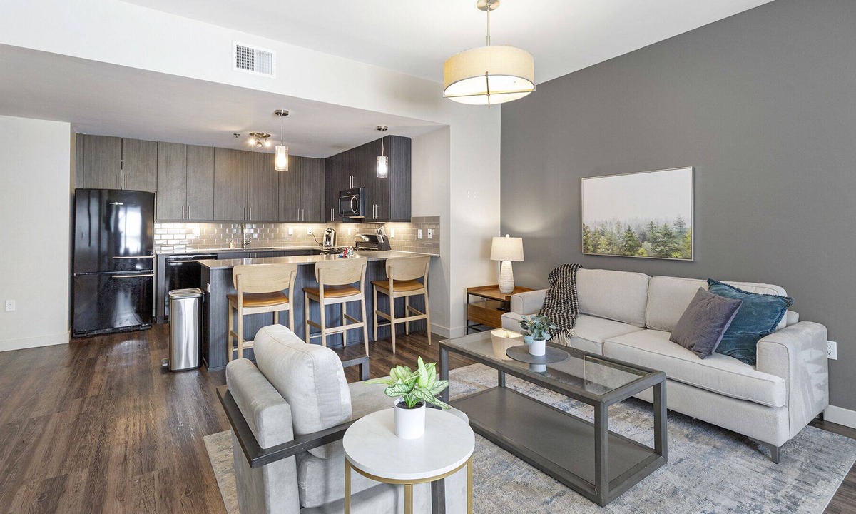 Sandy Apartment | Modern Apartment in Prime Location (ID6640)