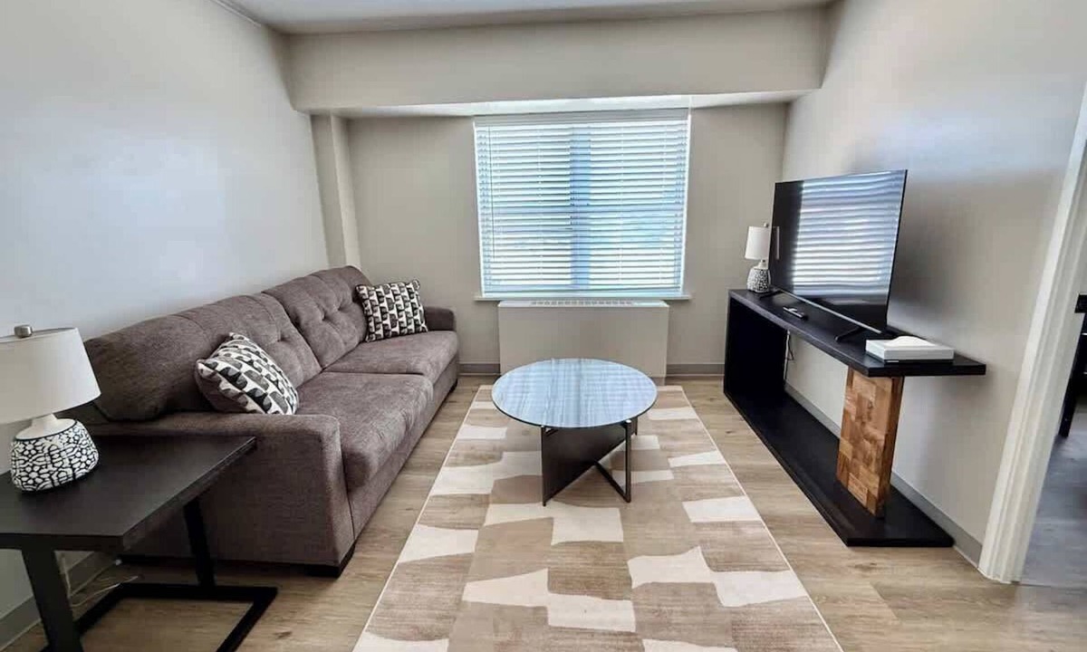 North Central Omaha Apartment | Modern Apartment Near Fitness & Pickleball