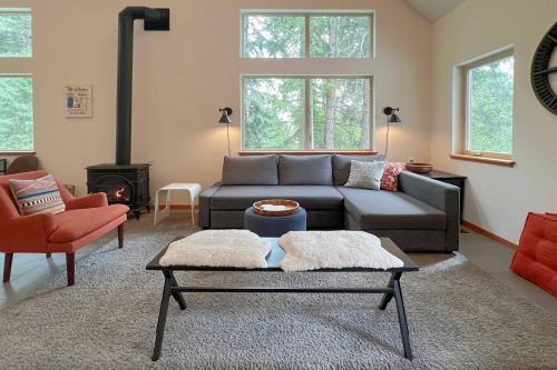 Leavenworth House | Modern Beaver Valley Cabin w/Hot Tub & Games!
