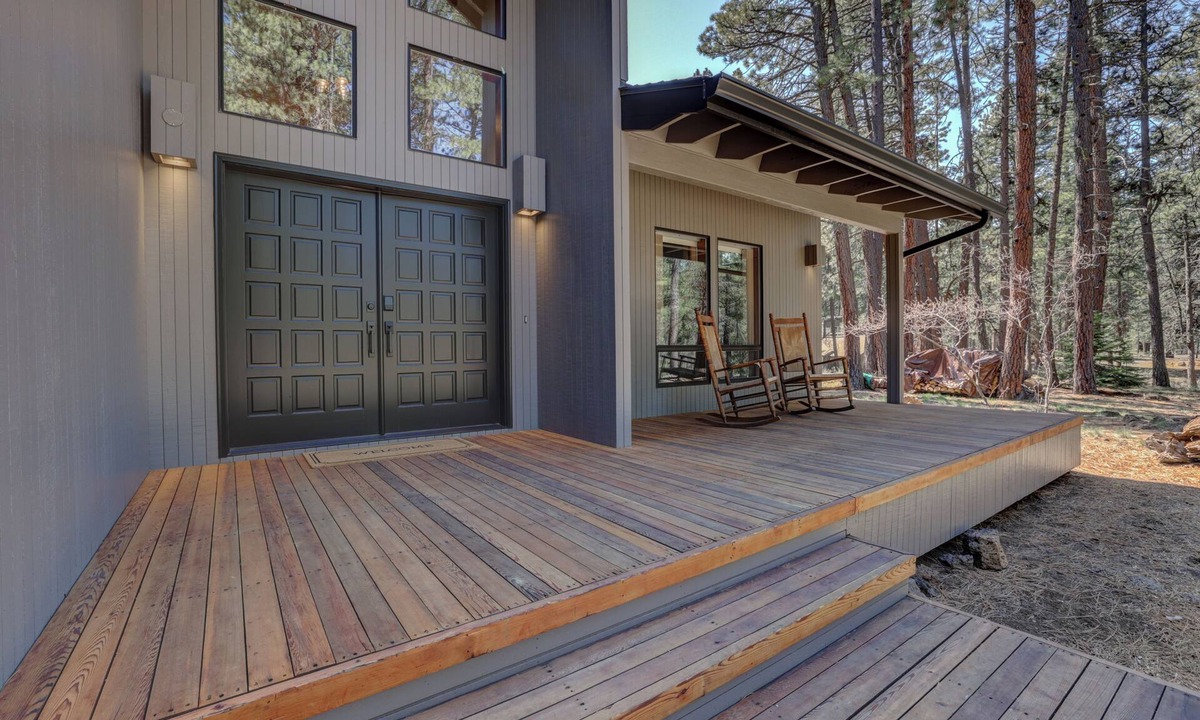Black Butte Ranch House | Modern Black Butte Ranch Getaway - 3BR w/Game Room and Hot Tub