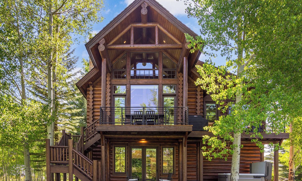 Victor Cabin | Modern cabin with private hot tub, mountain views, expansive deck & arcade game