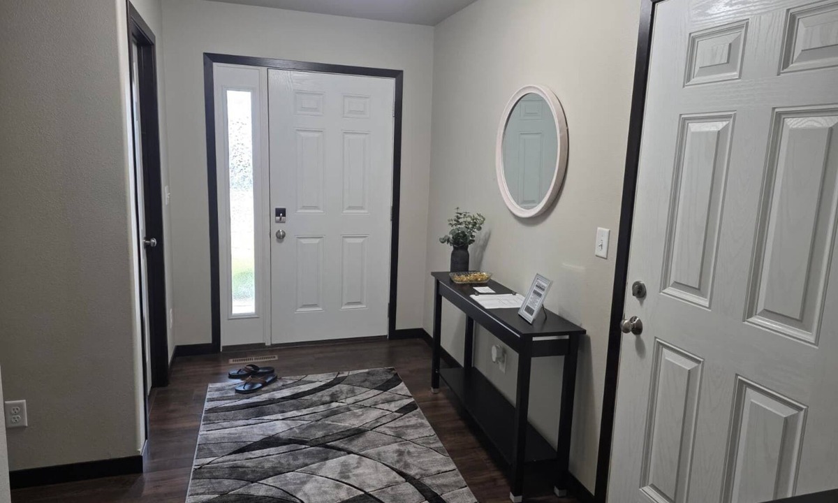 Fargo House | Modern Comfortable, spacious 4-bedroom building in lovely Fargo