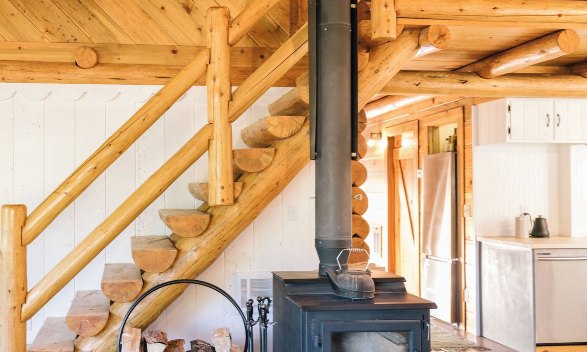 La Pine Cabin | Modern-Cozy LOG CABIN near La Pine state park