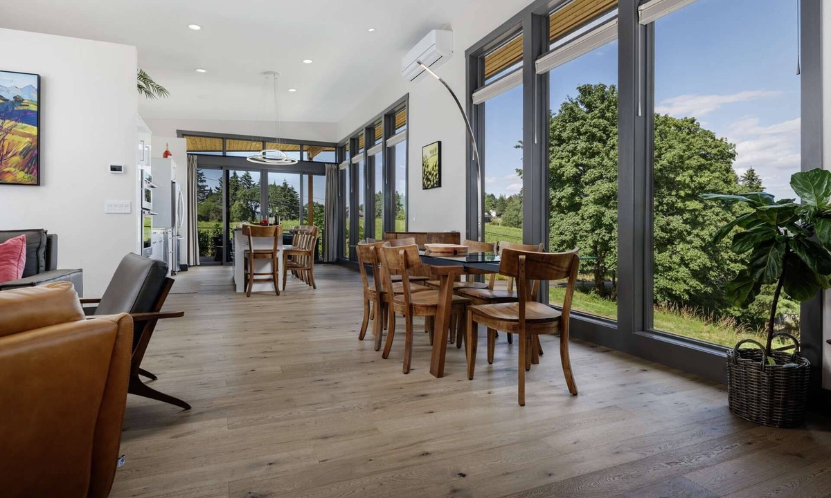 Gaston House | Modern Custom Vineyard Cottage, Epic Views, Huge Decks, BBQ, Ping Pong, EV Charger, Walk to Wineries