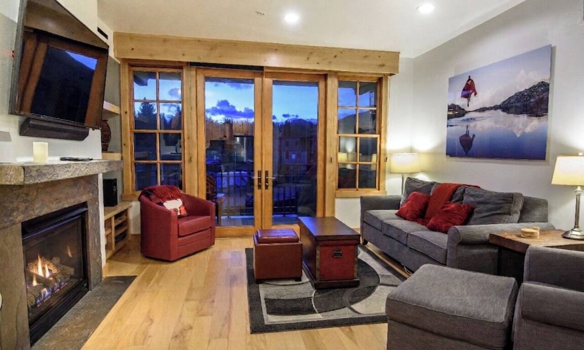 Elkhorn Village Apartment | Modern Elkhorn : Spacious Suites and Pet Friendly