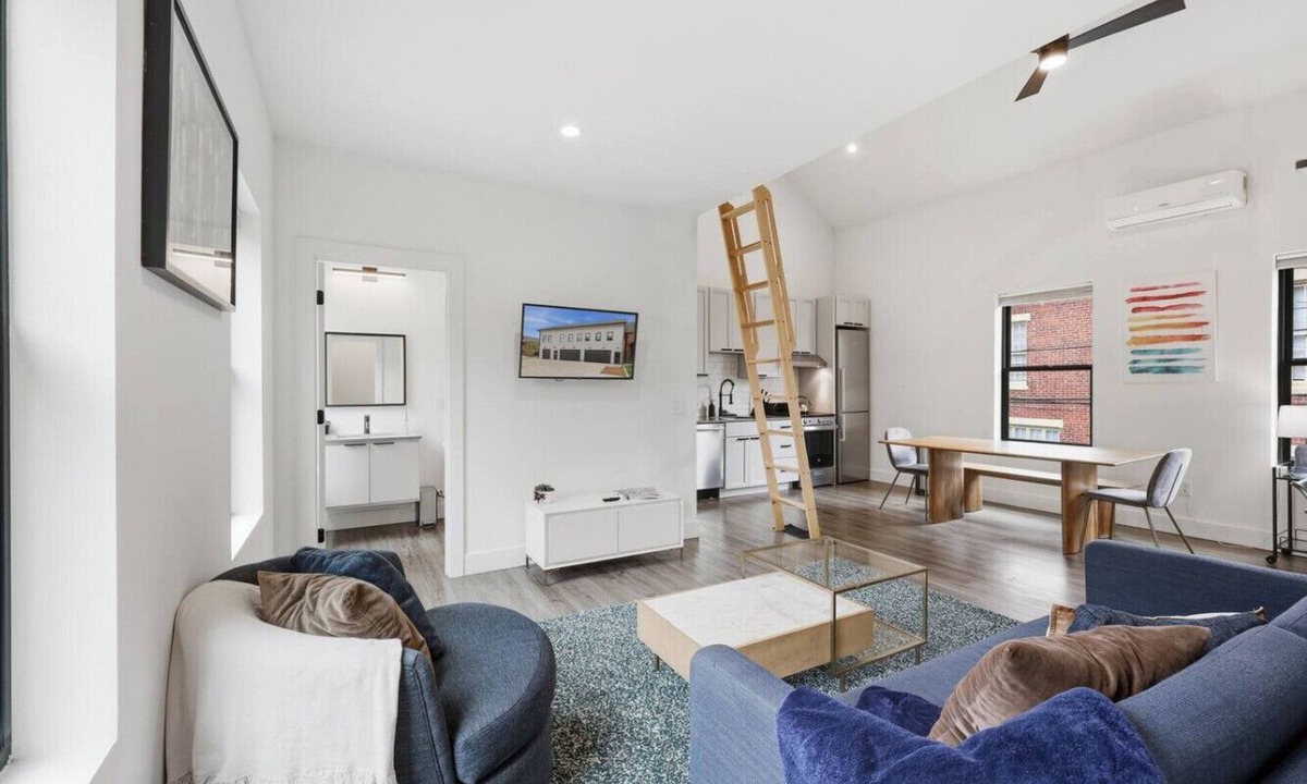 Olde Towne East Apartment | Modern Executive Loft | Work-Ready Mezzanine