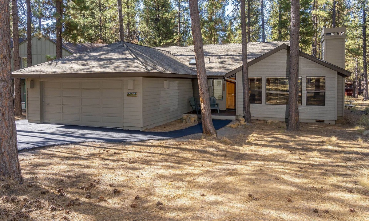 Sunriver House | Modern Home Near Fort Rock. SHARC Passes included. Dog Friendly With Pet Fee