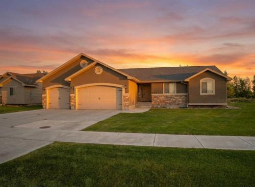 Idaho Falls House | Modern Home with 3-Car Garage & Large Yard