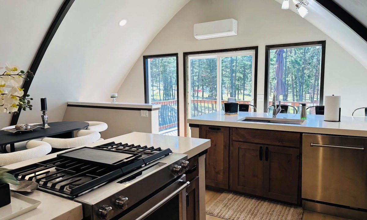 Rexford House | Modern Hut on 70 Acres —Abayance Bay Marina