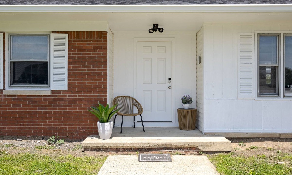 Plainfield House | Modern Luxe 3BR,2-Car Garage 5 Min to IND Airport