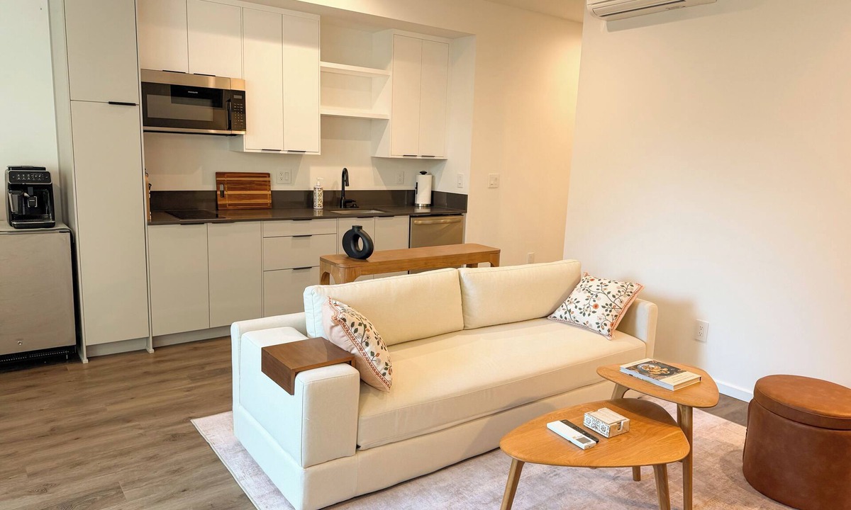 Magnolia Apartment | Modern Magnolia ADU- Easy access to downtown and stadiums