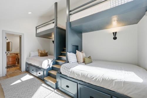 Park City Ski Chalet | Modern Mountain-Chic Condo-Ski, Golf, Bike, Hike!