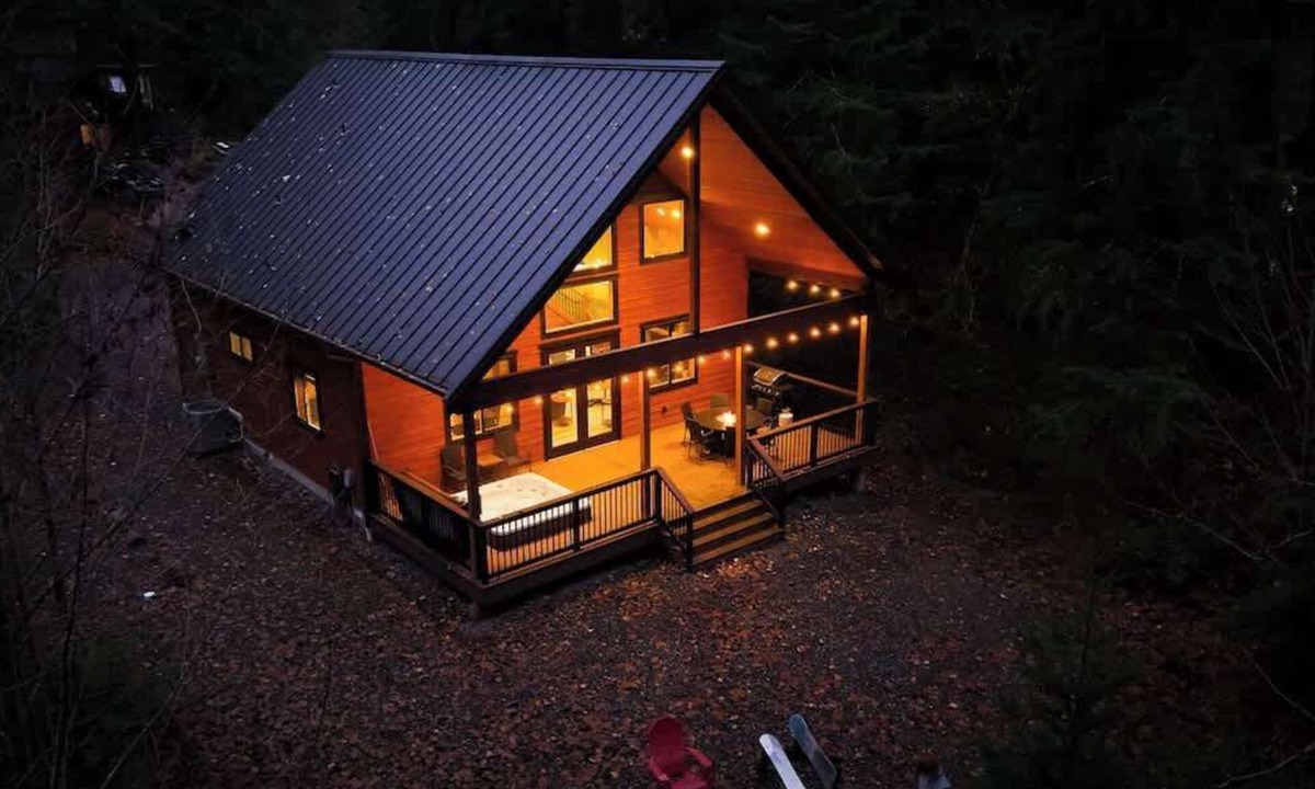Glacier House | Modern Mountain Escape Hot Tub + Views