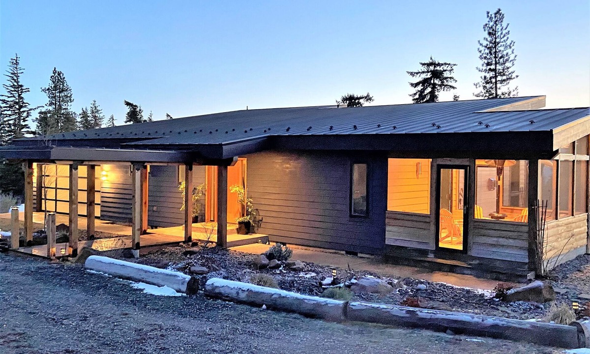 Lyle House | Modern Mountain View Getaway - 26 Acres