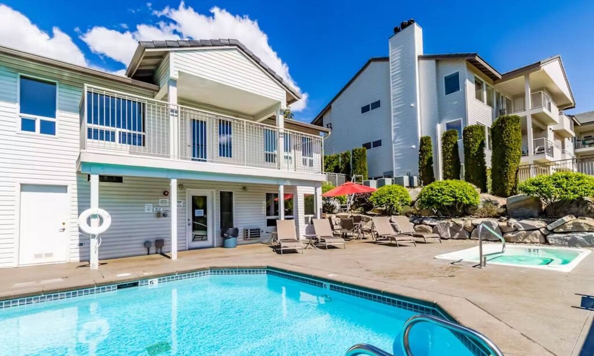Chelan Condo | Modern Park Point - Walk to Town