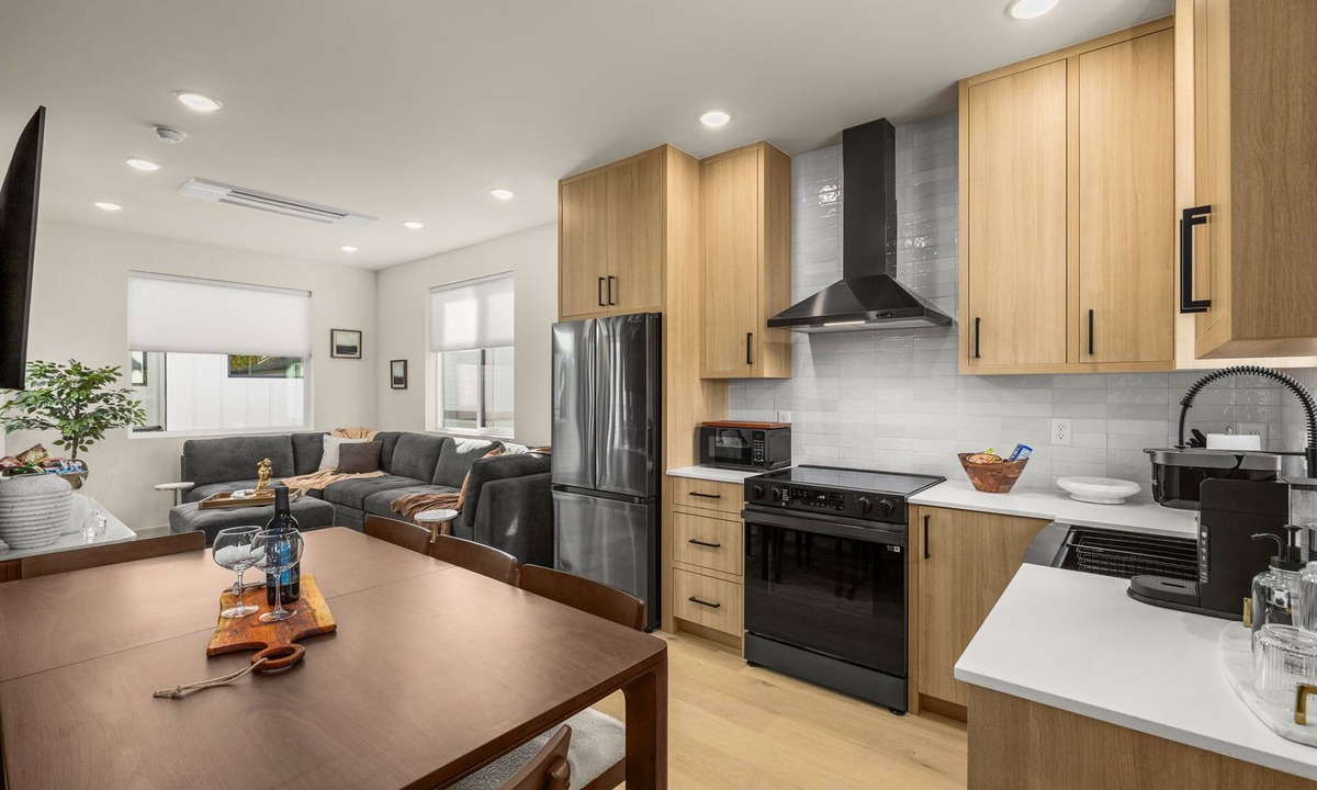 South Delridge House | Modern, spacious home in West Seattle—perfect for work, play, or getaway.