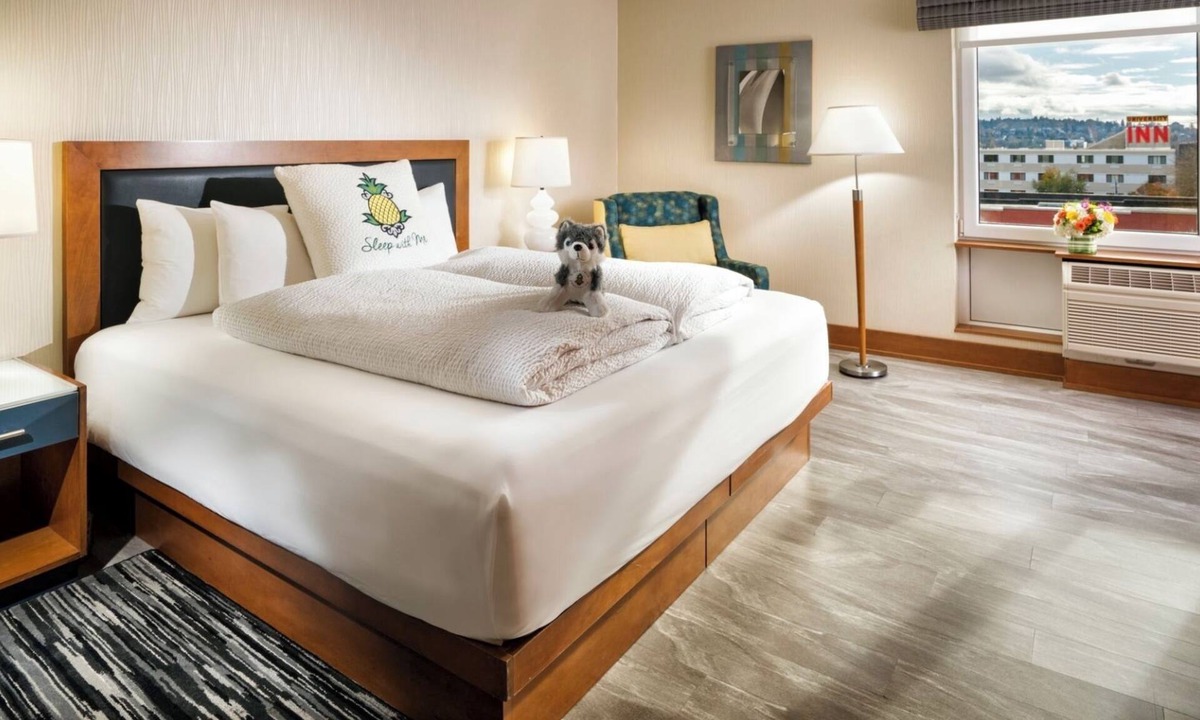 University District Hotel | Modern Staypineapple | 1 Unit | Near University District Seattle