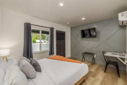 Coeur d'Alene Hotel | Modern Studio #11 - Food Trucks & Mins to CDA Lake