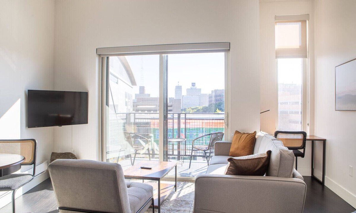 Milwaukee Apartment | Modern Studio Apt with Rooftop, Gym, and Parking
