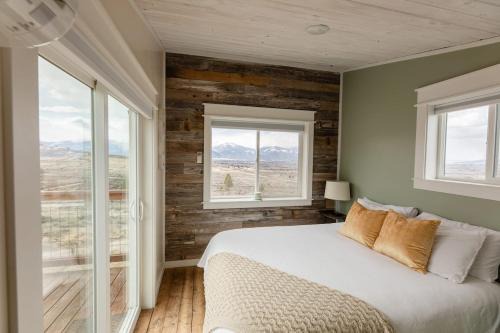 Stevensville House | Modern Tiny House with Spectacular Views