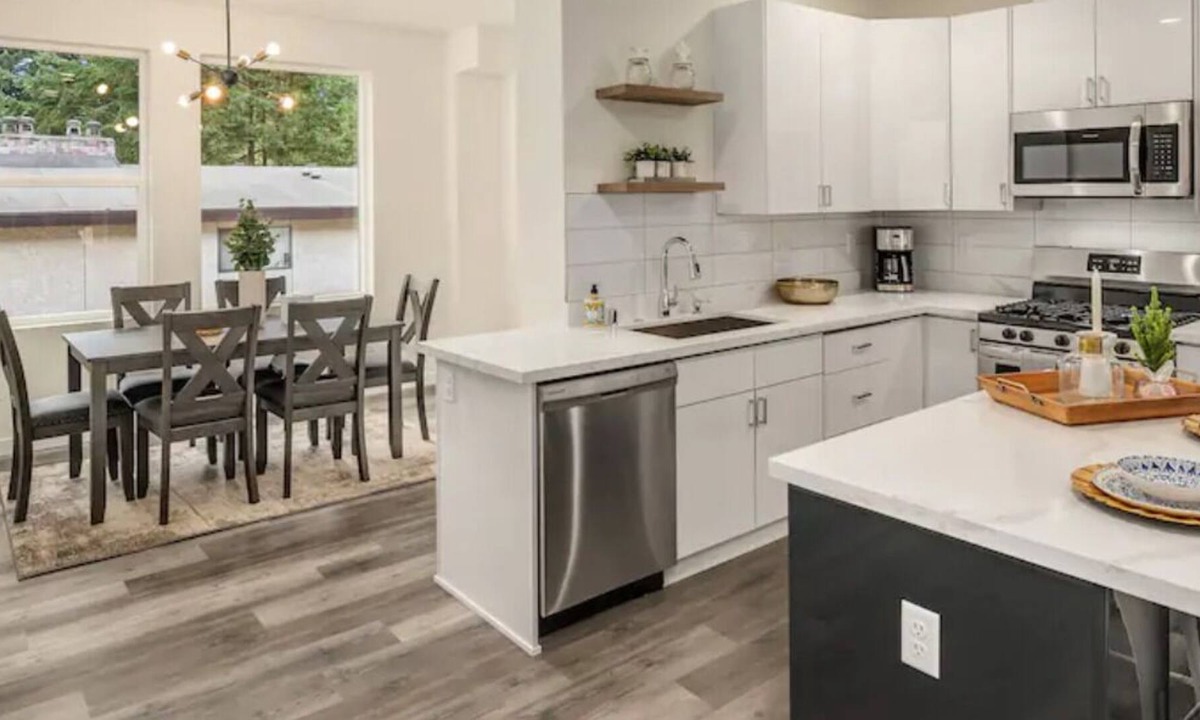 Burien Apartment | Modern Townhome in Burien WA