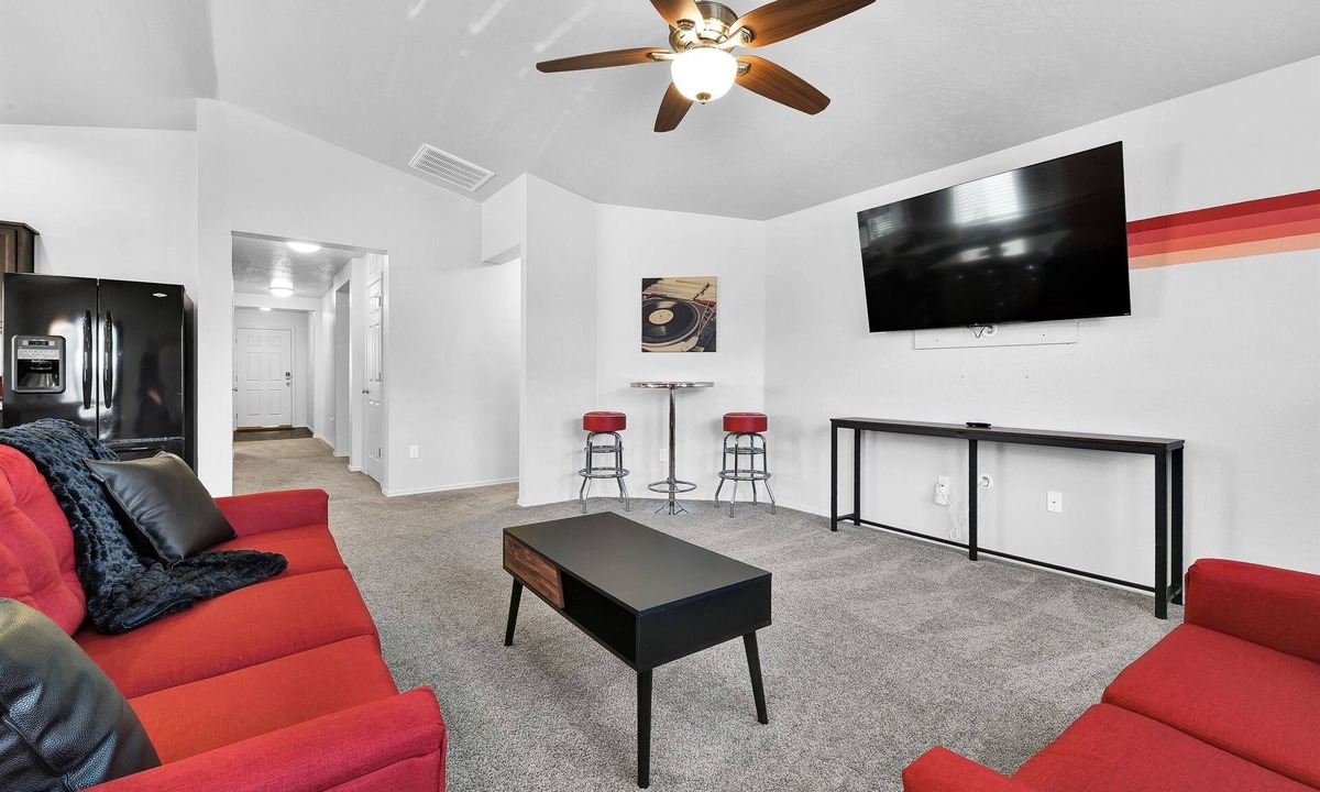 Nampa House | Monochrome Home Near Hospital