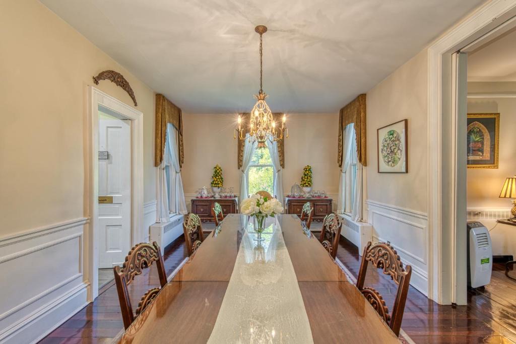 South Haven Bed & Breakfast | Monroe Manor Inn