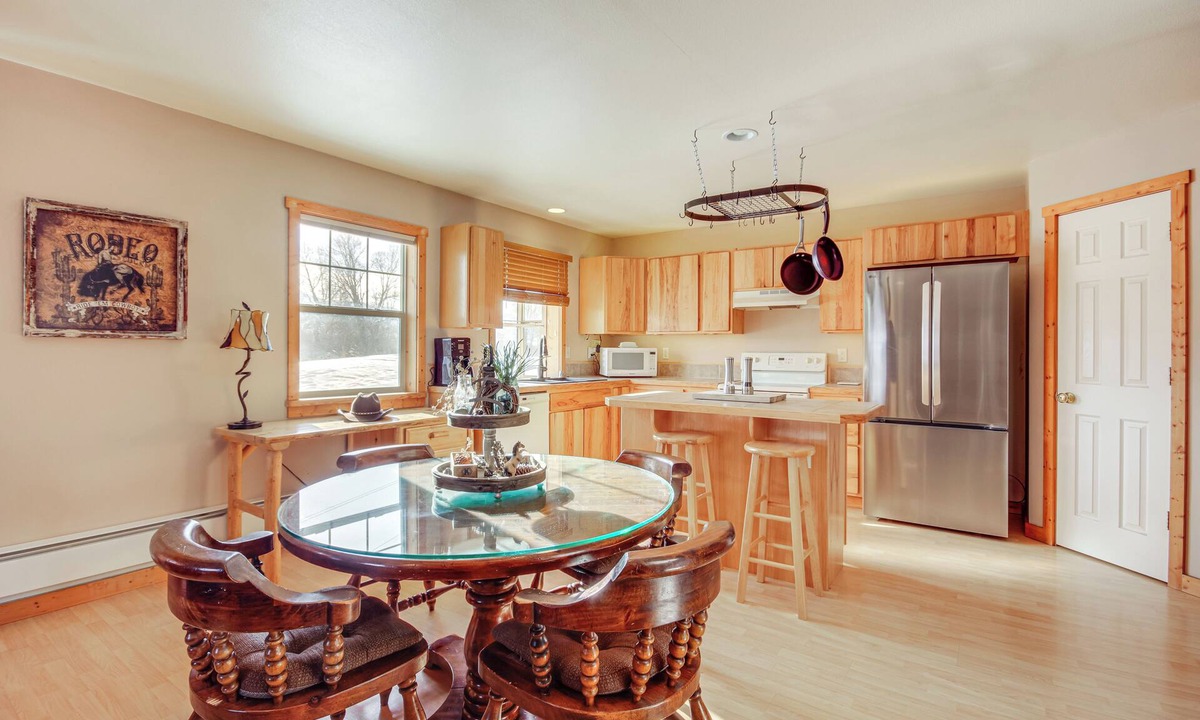 Emigrant Apartment | Montana Vacation Rental: 32 Mi to Yellowstone!