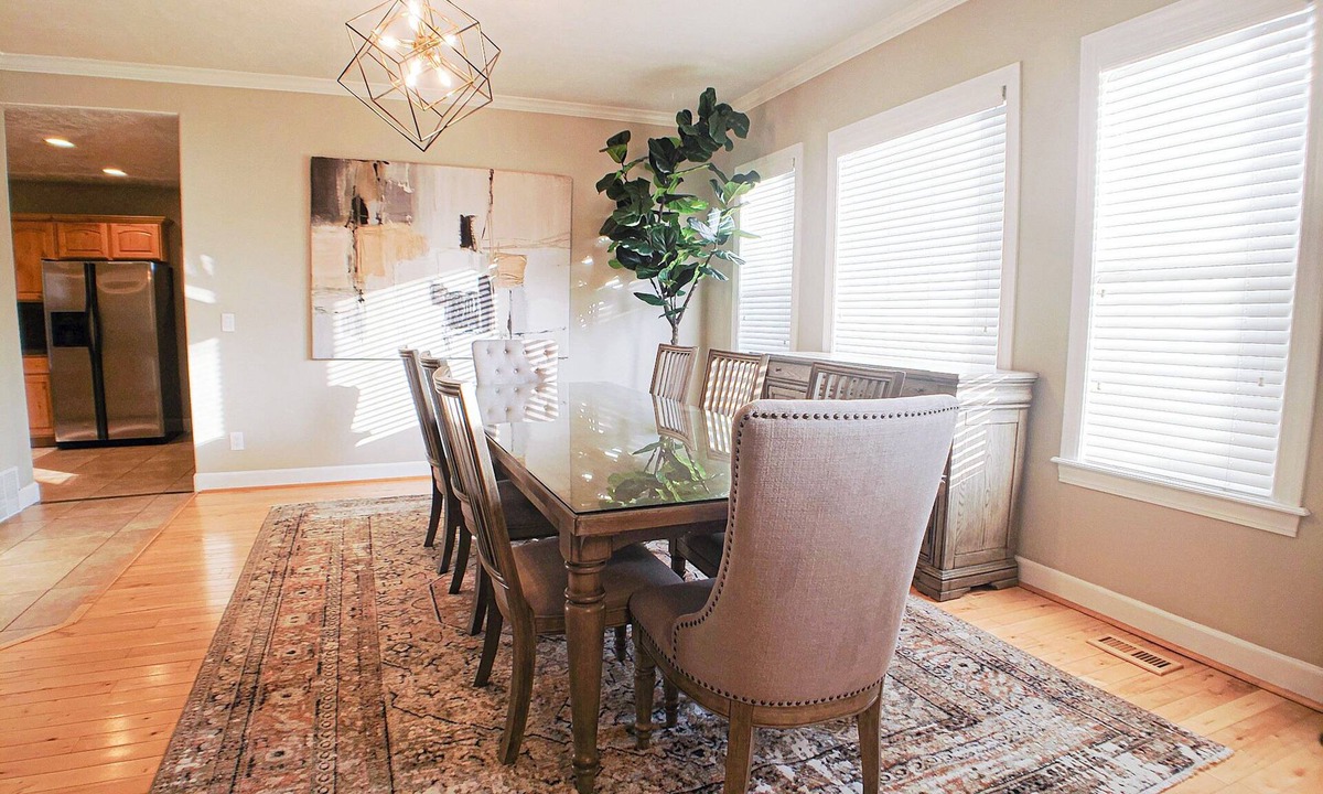 Sugar House House | MONTHLY RATE+Spacious Sugarhouse 5bd 3bth Home+Fully Fenced Yard+Pets+Hot Tub!