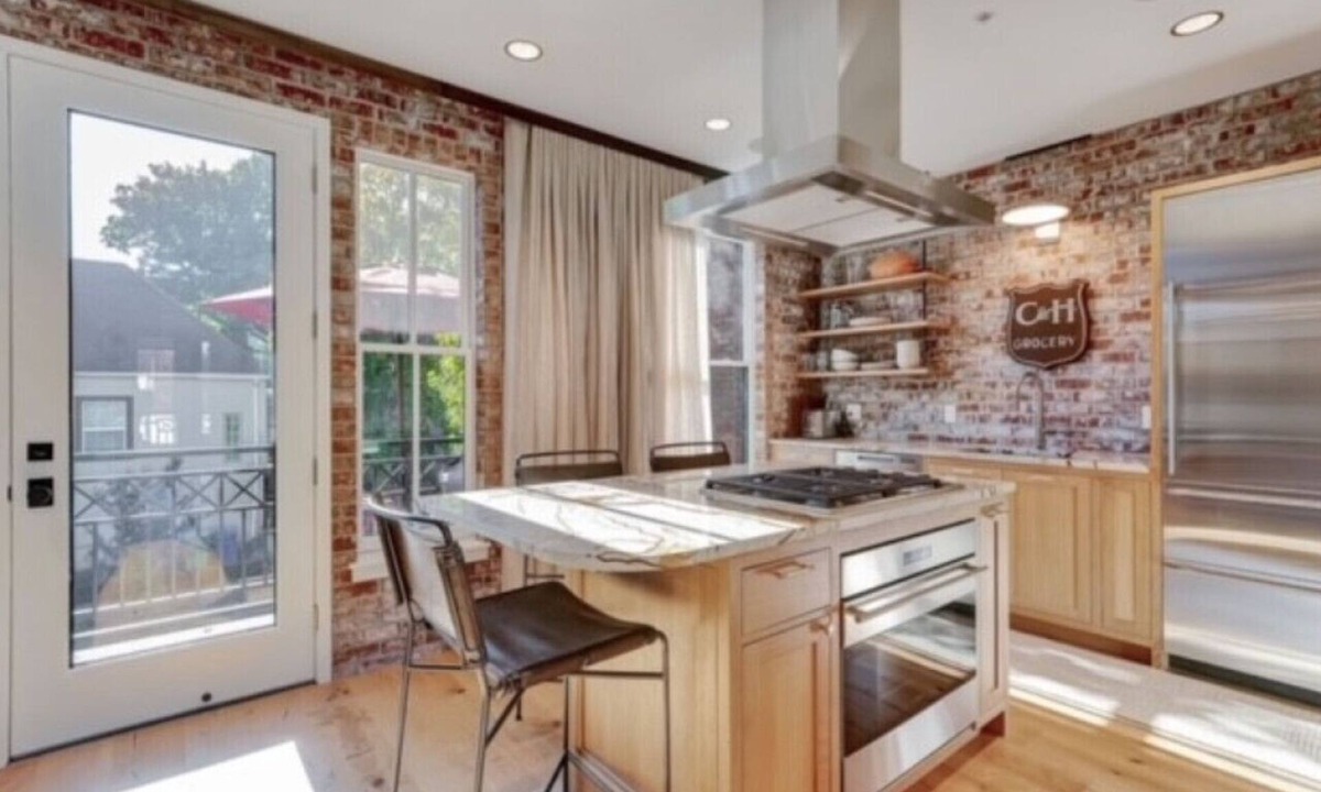 Corbett - Terwilliger - Lair Hill Condo | Monthly Rental - Elevated Living in the Hills