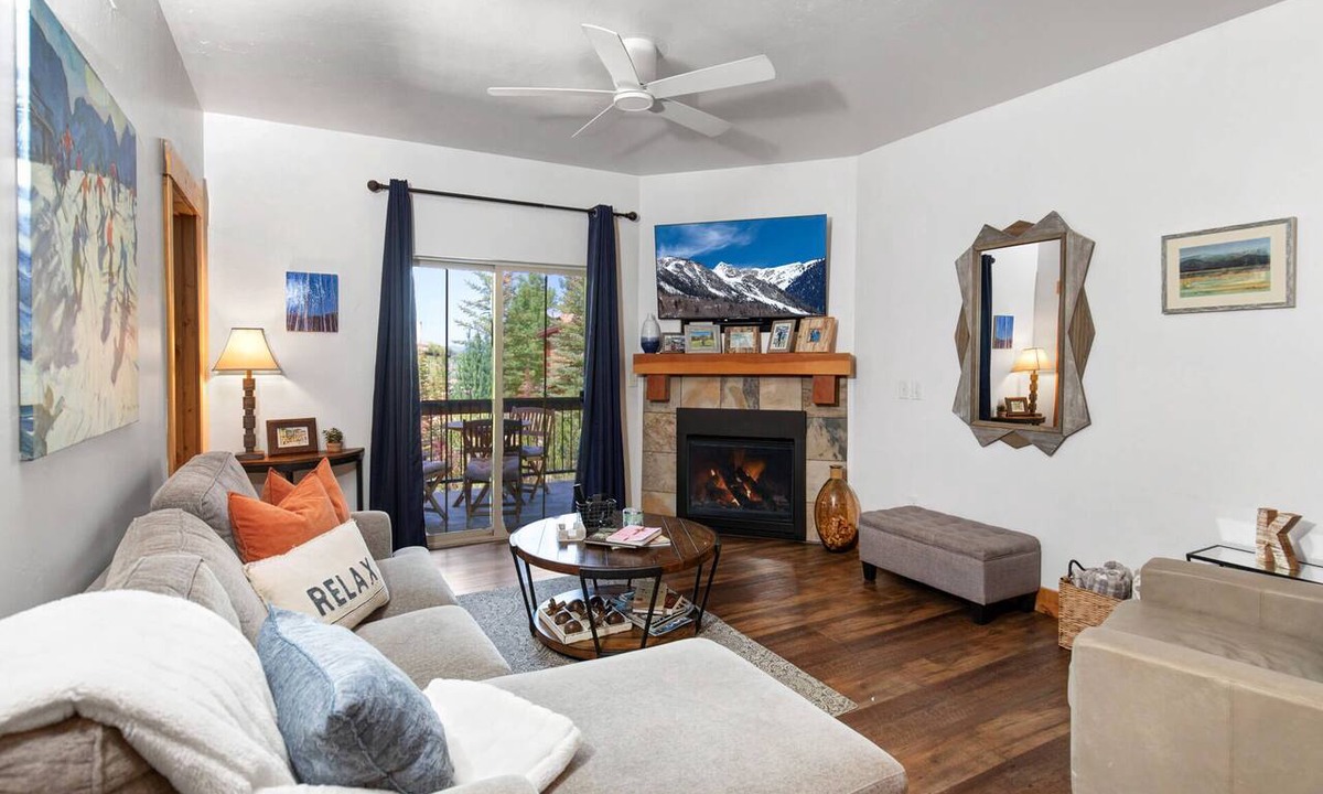 Bear Hollow Village Condo | Moose Mgmt-Bear Hollow 3303: Pool-Hot Tub-Grill-AC-Parking