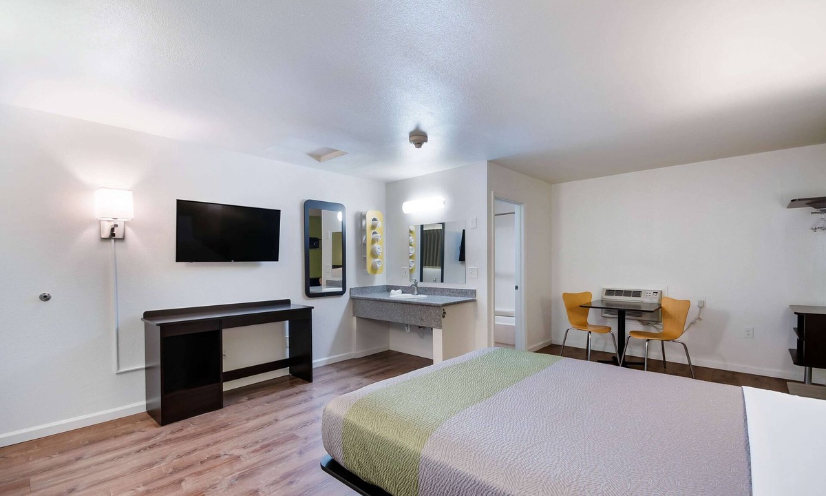 Burlington Hotel | Motel 6 Burlington, WA