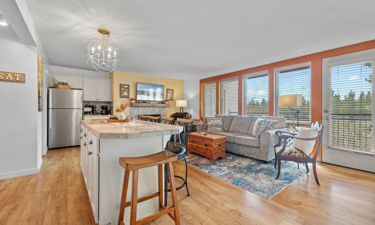 Bend Condo | Mount Bachelor Ski Condo w/Hot Tub & Pool Sleeps 6