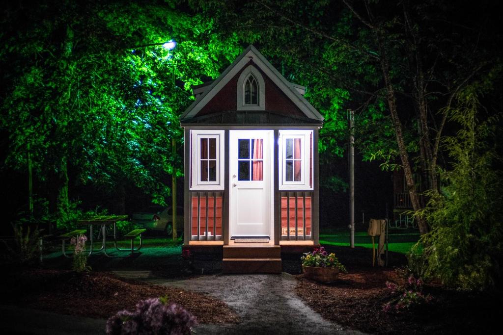 Mount Hood Village House | Mount Hood Village Scarlett Tiny House 3