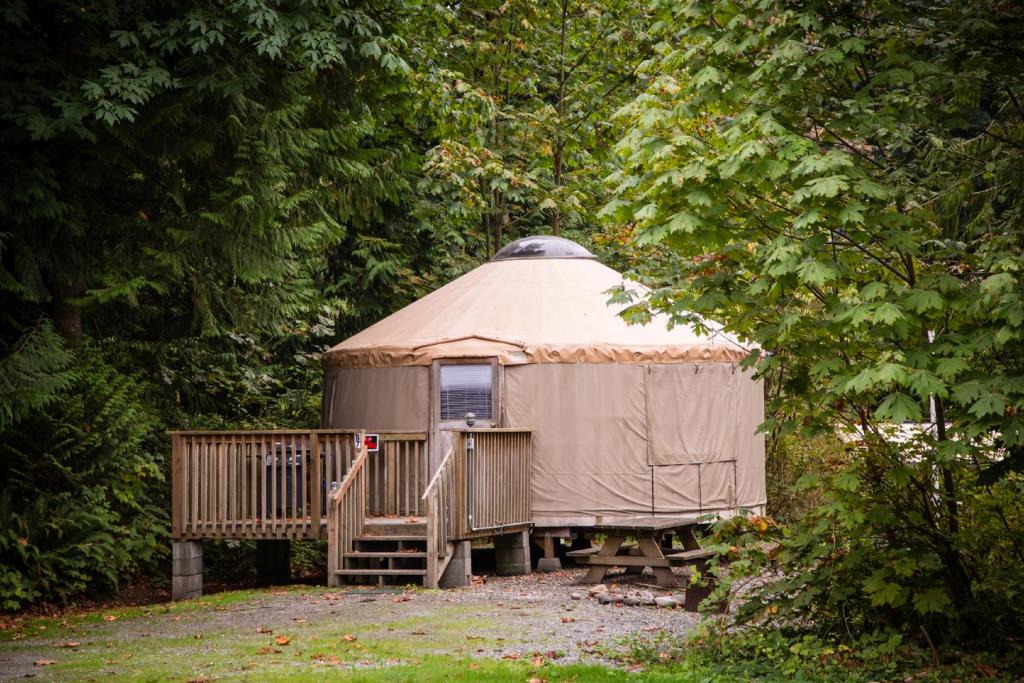 Bow Resort | Mount Vernon Camping Resort 20 ft. Yurt 1