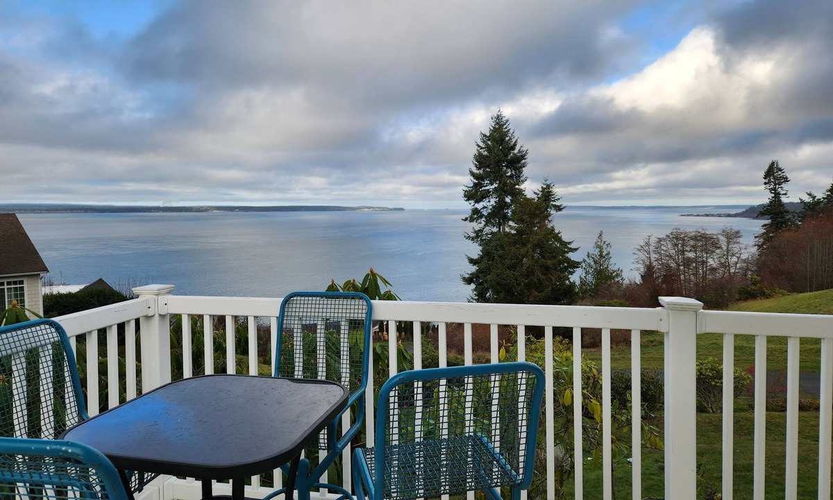 Freeland House | Mountain and Sound view, kid/dog/game-friendly