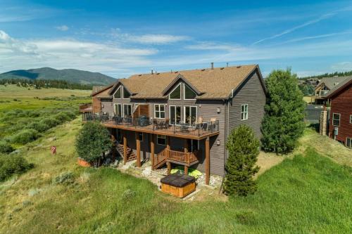 Pole Creek House | Mountain Bliss 3 BR Retreat W Views Hot Tub