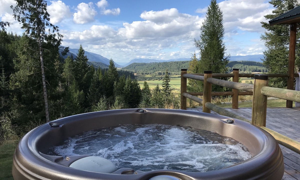 Boundary County Cabin | Mountain Cabin! Private Hot Tub! Amazing Views!